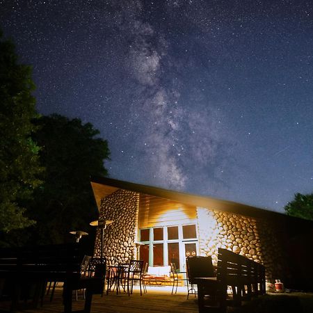 Whitetail Lodge Saint Germain المظهر الخارجي الصورة