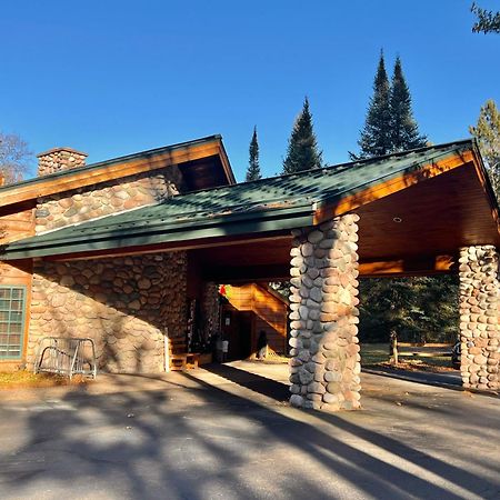 Whitetail Lodge Saint Germain المظهر الخارجي الصورة