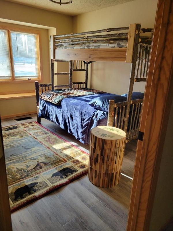 Whitetail Lodge Saint Germain المظهر الخارجي الصورة