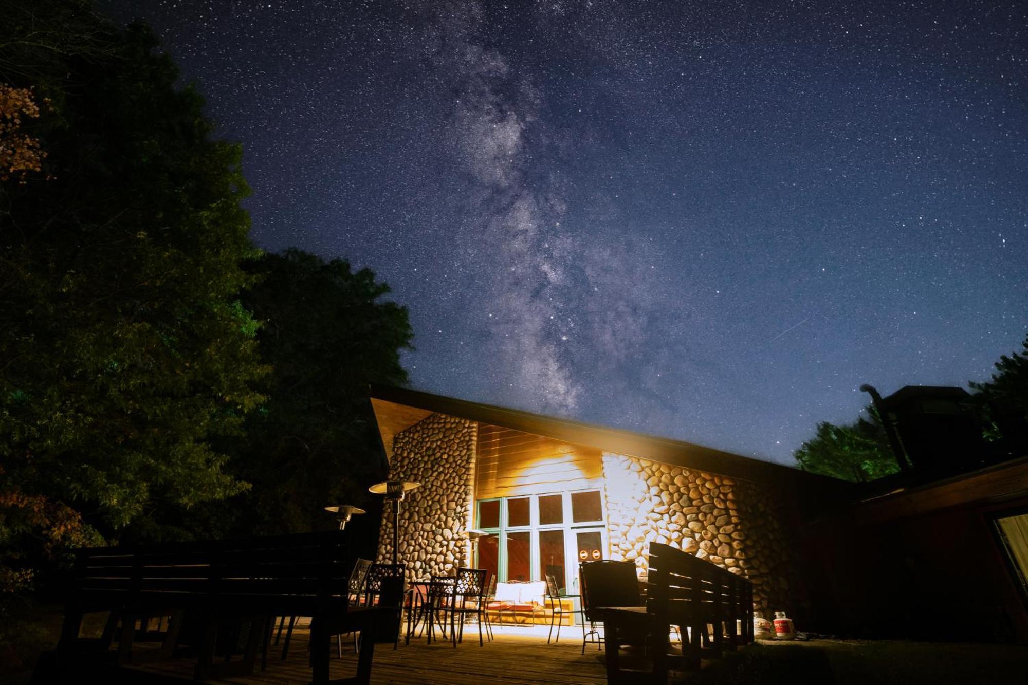 Whitetail Lodge Saint Germain المظهر الخارجي الصورة