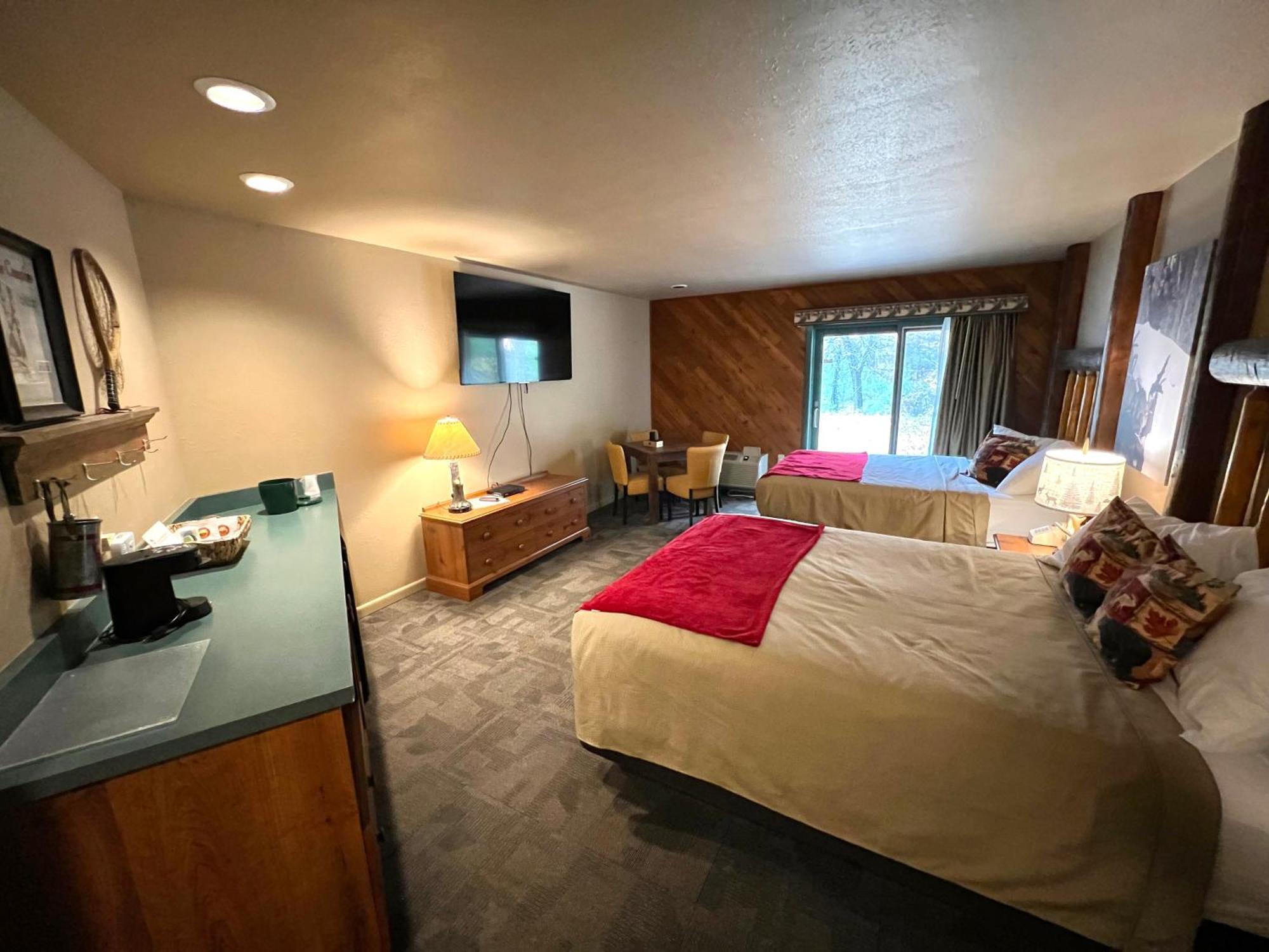 Whitetail Lodge Saint Germain المظهر الخارجي الصورة